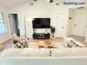 Modern and Cozy 3BR Retreat Perfect for Families or Big Group - Image 2