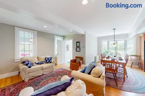 Renovated farmhouse on an acreage with grill, four-bedrooms, & W/D - river views - Image 2