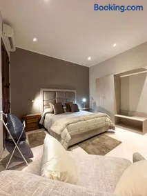 Le Cento Sculture Apartment - Image 2