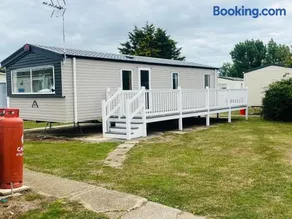 Serenity Holiday Home - Image 1