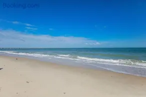 Sojourn's Sea Views with Balcony Sleeps 6 - Image 3