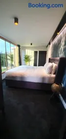 Contemporary Dublin Suite with hot tub-10 min drive to Dublin Airport - Image 2