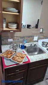 069B Comfortable Suite with Kitchenette and King Bed near South Rim sleeps 4 - Image 3