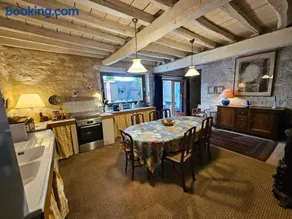 Authentic winemaker's house in the heart of Irancy - Image 3