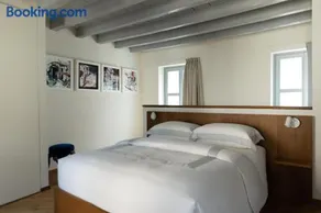 Dé Corner Rooms and Suites - Image 3