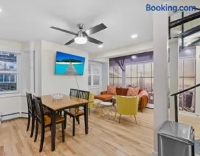 10Min to NYC - 2BR/2.5Bath-3Beds-Free Parking-No Chores - Image 2