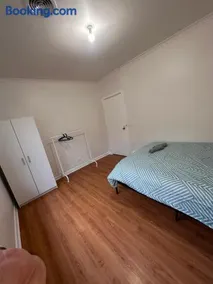 Comfortable Queen Room in Spacious Broadmeadows Home - CR5 - Image 2