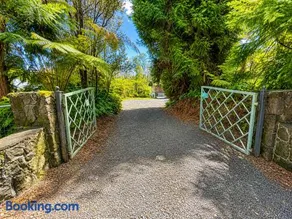 Beautiful Volcano Getaway With Hot Tub Near National Park - Image 3