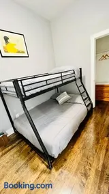 Modern Pilsen Chicago Apartment 2 bedroom - Image 3