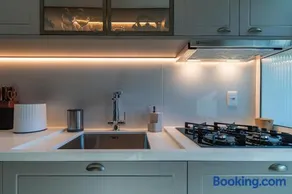 Apartamento Cristão Luxo a 100m da Rua Coberta • 2 Suítes + Serviços de Hotel - Image 4
