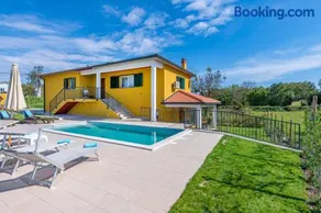 Villa Jole, a charming modern villa surrounded by rustic beauty - Image 3