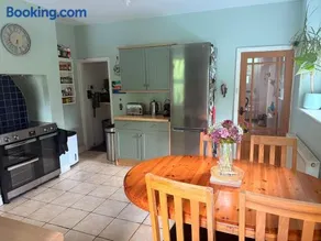 1 Chapel House - Image 3