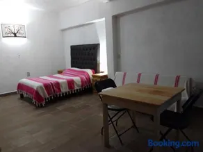 Refugio privado a pasos del centro - Hospedaje Casa Cortés - Image 4