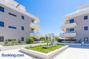 Panoramic views & walk to beach! - Image 4