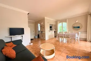 Villa mit Terrasse, Pool und Garten | Perfekt für die Arbeit von Zuhause - Image 2
