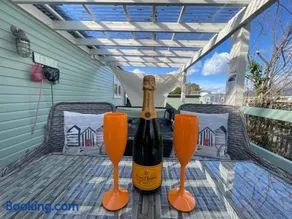 Den of Joy Humberston Fitties sleeps 6,hot tub,log burner - Image 4