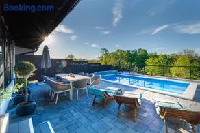 July Holiday House - Image 2