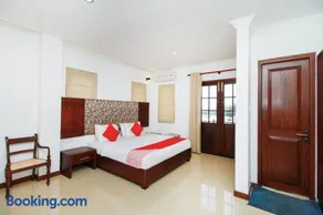Hotel Queensbury Malabe - Image 1