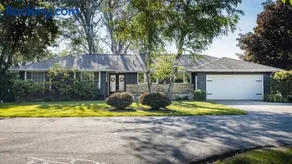 Eagle's Last Light- Lakefront Escape, Fire Pit, Pets & Scenic Views - Image 2
