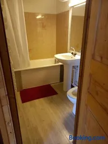 L'appartement LES BOSSONS en lisière de forêt dans le chalet Génépi - Image 3