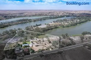 Lake Bywater Cottage - Image 2