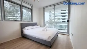 Modern 3BR apartment in heart of Rhodes - Image 3