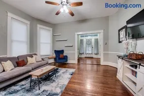 Spacious Historical 2 Bed House - Image 4