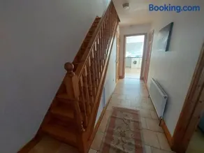 3 bed semi-detached house in a quite estate - Image 2