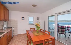 Nice Apartment In Drvenik Veliki - Image 2