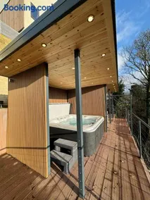 Woodroyd Spa Suites - Image 4