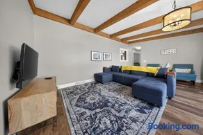 High Garden by Simple Life Rentals - Image 1