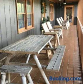 Harpers Creek Lodge and Cabins - Image 1