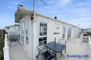 4 Berth Caravan With Full Sea View At Barmston Beach Holiday Park Ref 62047O - Image 1