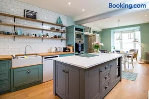 Gwalia House - A Luxurious Townhouse in the Heart of Laugharne - Image 5