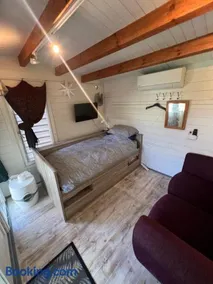 29 Park Avenue , Shoreham-by-Sea , Cozy Cabin - Image 2