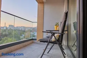 CASA NÓRD Elegant City Retreat in Varna - Image 3