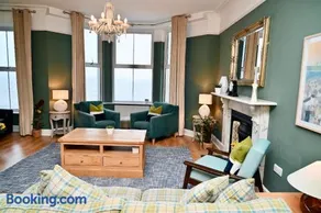 Glan y Mor, Sleeps 20, 8 Bedrooms, 8 Bathrooms, Seafront, Criccieth - Image 4