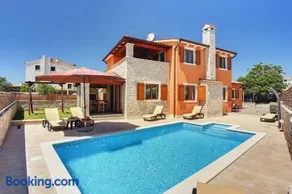 Villa nur 800 Meter zum Strand mit Meerblick privatem Pool BBQ und Spielplatz - Image 1