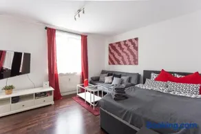 NEW ShalalaLiving Vienna - Lovenest or Workspace near Schönbrunn BG - Image 4