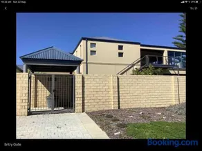 Seaview Apartment - Image 2