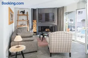 Stylish apartment with fireplace and mountain view - Image 3