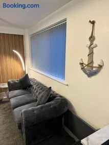 2 Bedroom Lavish Apartment Prince Street Bridlington Sleeps 5 Netflix HARBOUR LOCATION - Image 4