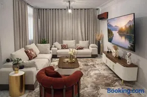 Sheraton Airport Luxury Apartment - Image 1