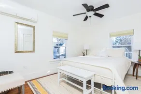 Richards Retreat Walk to Downtown Washer-Dryer - Image 3
