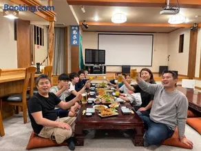 源泉かけ流しの露天風呂を独り占め！一棟貸切旅館「御宿あさか」29名まで宿泊可 - Image 1