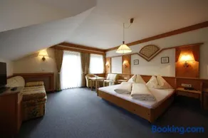 Double room, shower, toilet - Image 3