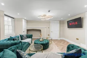 Experience Elegance in Central Bath - Image 1