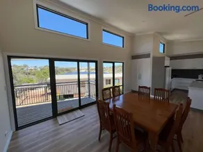Moore Memories Beach House - Image 2