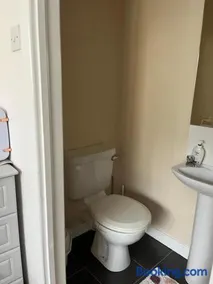 Triple Room with Private Bathroom at Caroline's Guest House, River Street, Clara - Image 4