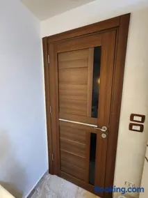 White Rose Luxury air-conditioned hotel apartment with a sea view - Image 2